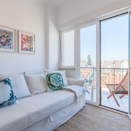 Renovated Sunny Apartment With Amazing Sunset Balcony , By Timecooler Lisboa Eksteriør billede