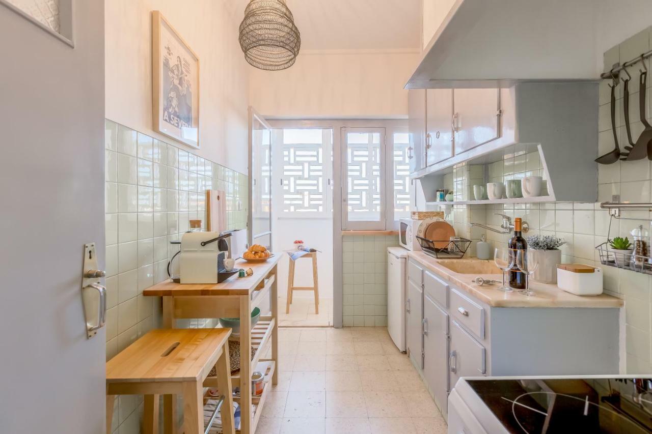Renovated Sunny Apartment With Amazing Sunset Balcony , By Timecooler Lisboa Eksteriør billede