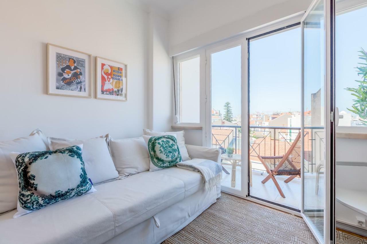 Renovated Sunny Apartment With Amazing Sunset Balcony , By Timecooler Lisboa Eksteriør billede