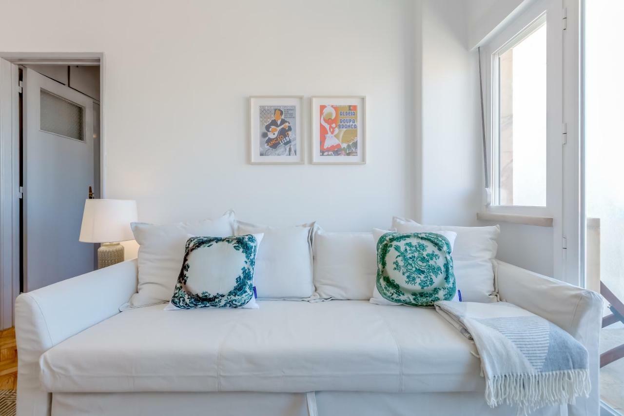 Renovated Sunny Apartment With Amazing Sunset Balcony , By Timecooler Lisboa Eksteriør billede