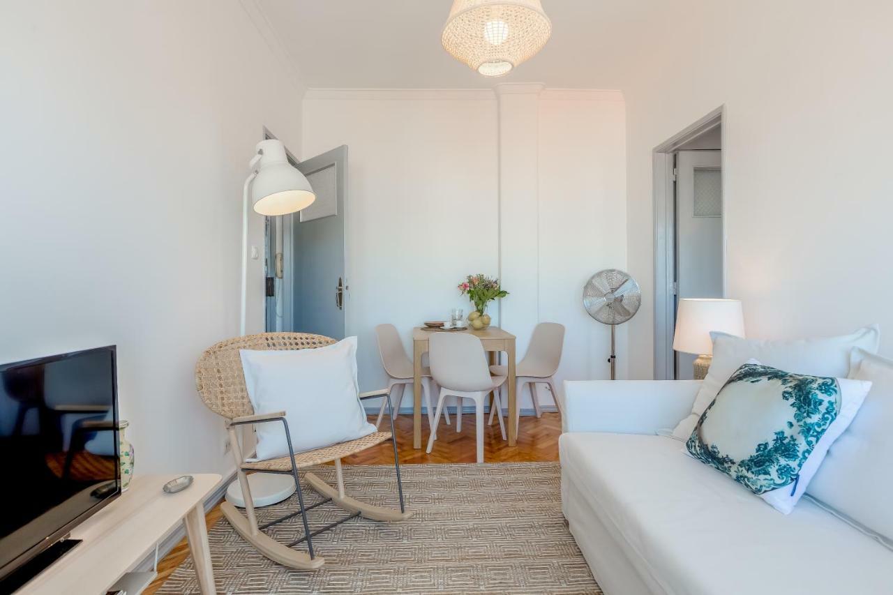 Renovated Sunny Apartment With Amazing Sunset Balcony , By Timecooler Lisboa Eksteriør billede
