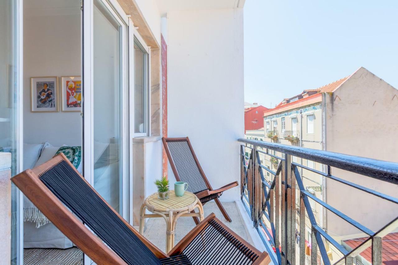 Renovated Sunny Apartment With Amazing Sunset Balcony , By Timecooler Lisboa Eksteriør billede