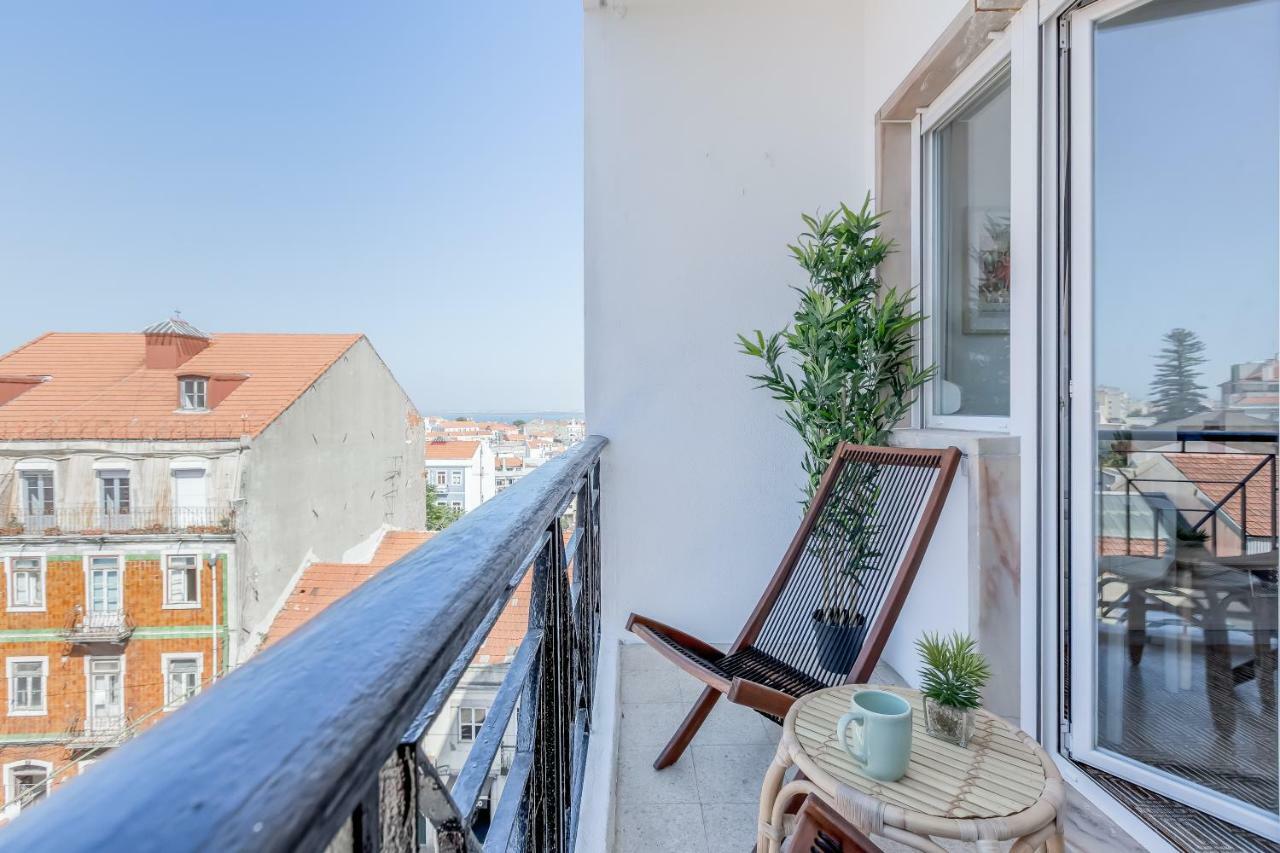 Renovated Sunny Apartment With Amazing Sunset Balcony , By Timecooler Lisboa Eksteriør billede