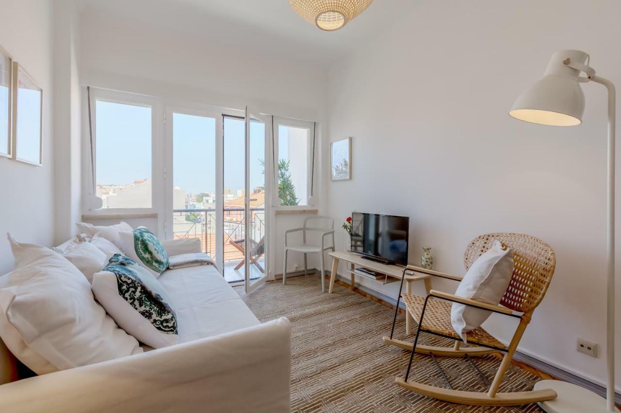 Renovated Sunny Apartment With Amazing Sunset Balcony , By Timecooler Lisboa Eksteriør billede