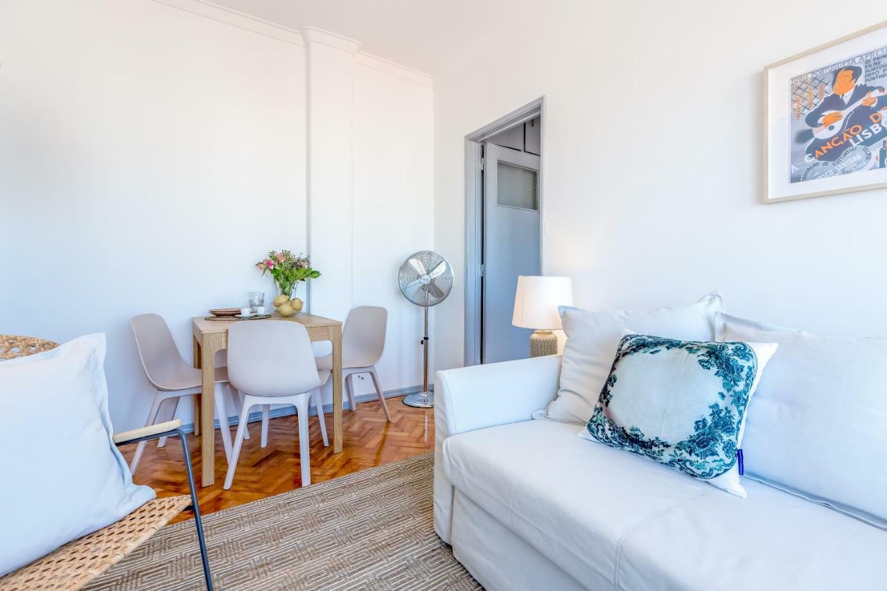 Renovated Sunny Apartment With Amazing Sunset Balcony , By Timecooler Lisboa Eksteriør billede